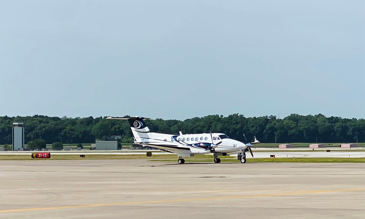 flights from tampa to quad city international airport
